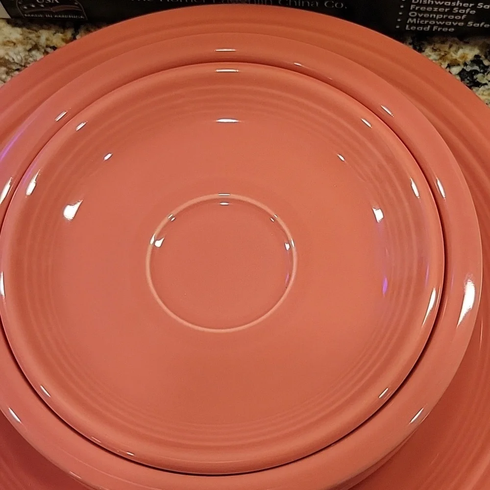 NIB Classic Rim 5-Piece Place Setting, Flamimgo